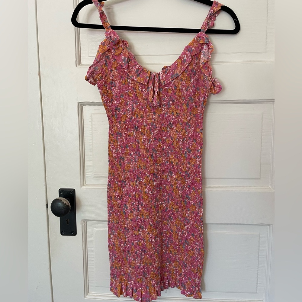 Pink Floral Scrunch Dress w/ Flutter Sleeves (S)